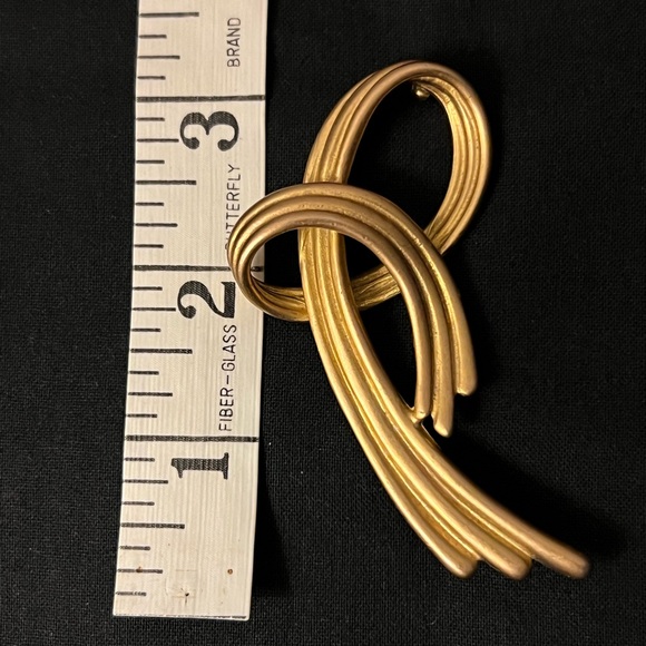 Matte Gold Brooch - Picture 3 of 10